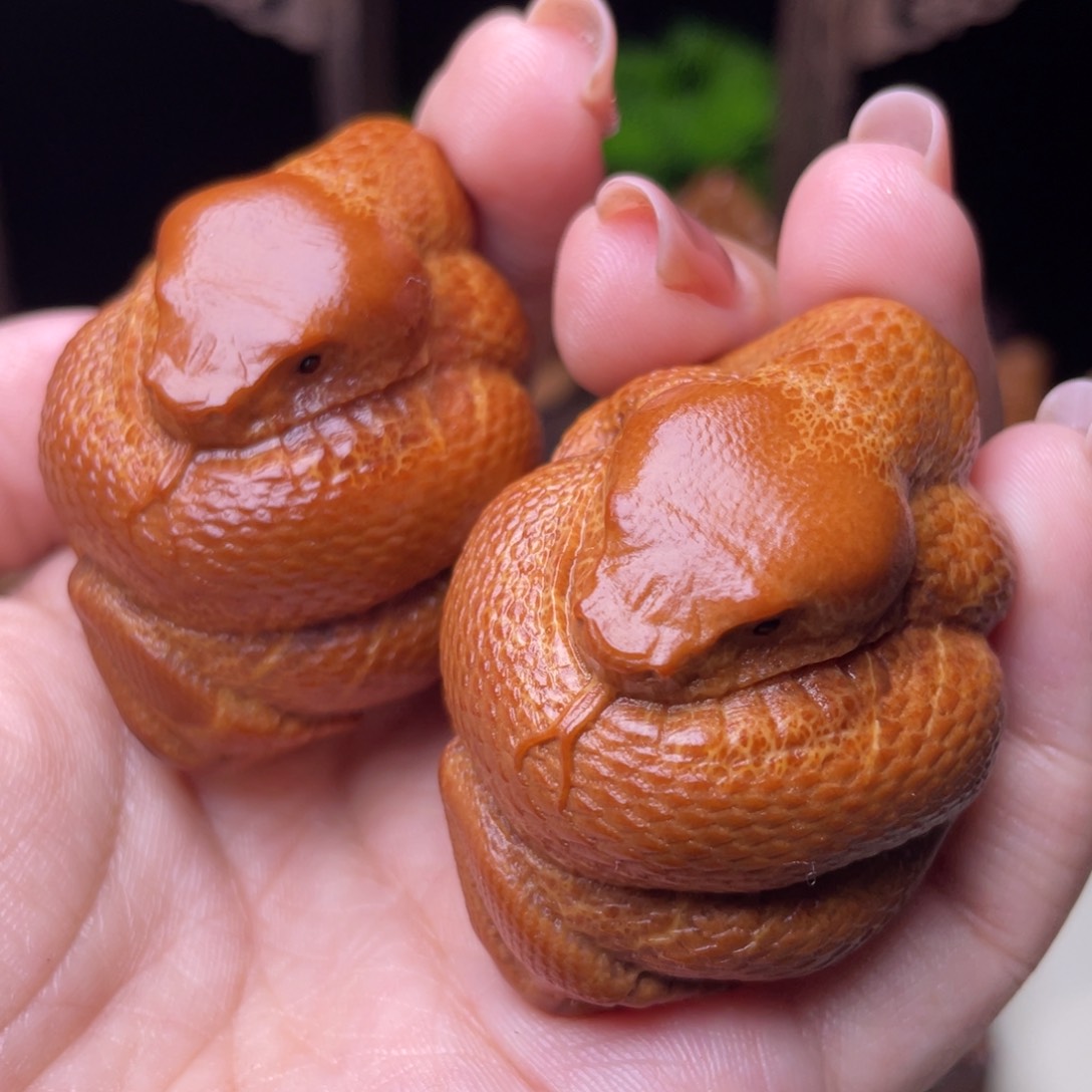 吊坠橄榄核蛇手球