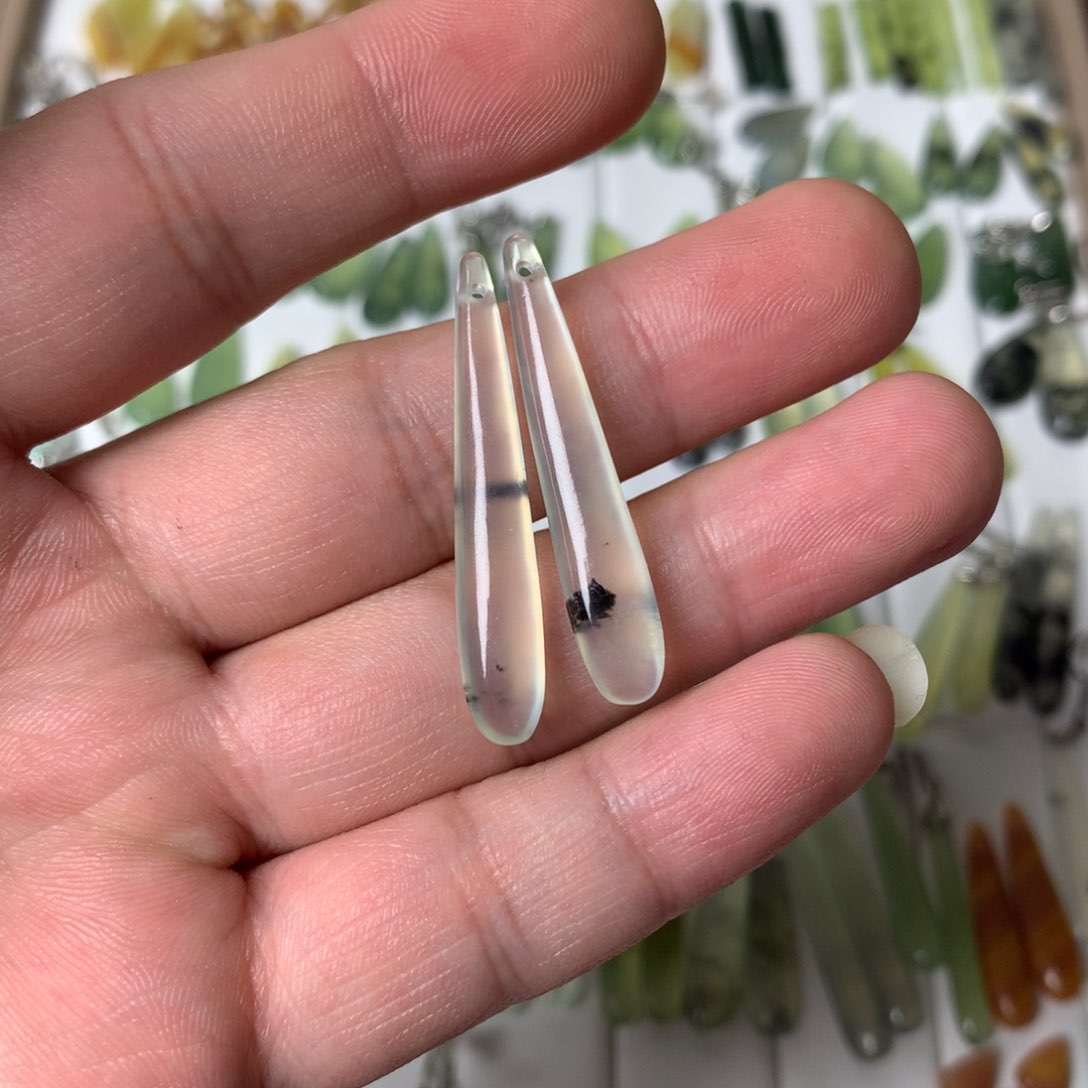 蛇纹石玉耳环未镶嵌仪****）