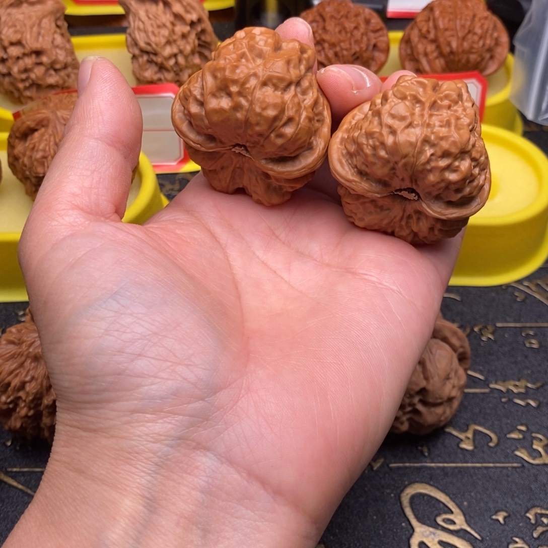 辉****文玩核桃吊坠蛤蟆头