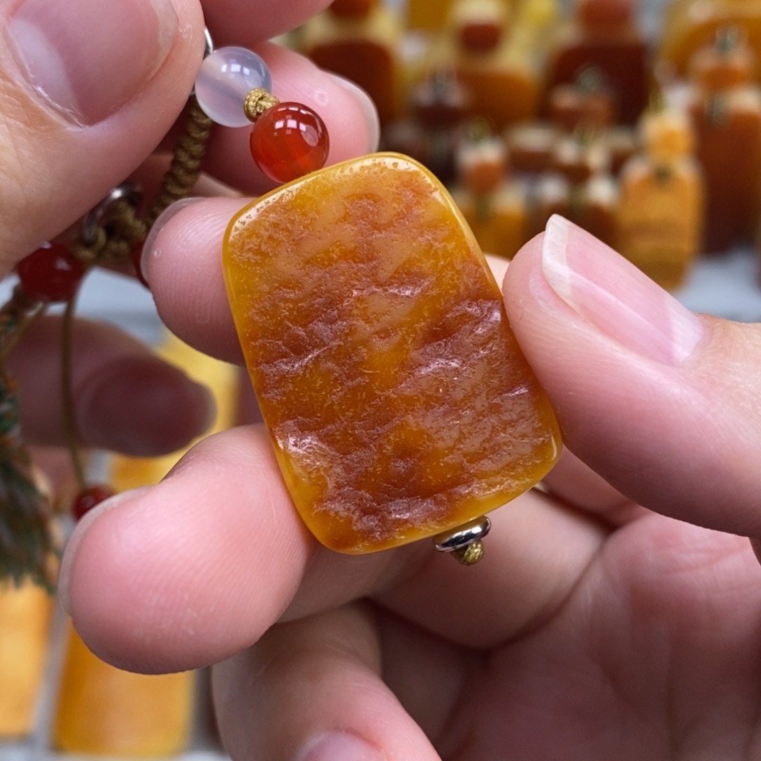 蜜蜡未镶嵌珠宝奇石