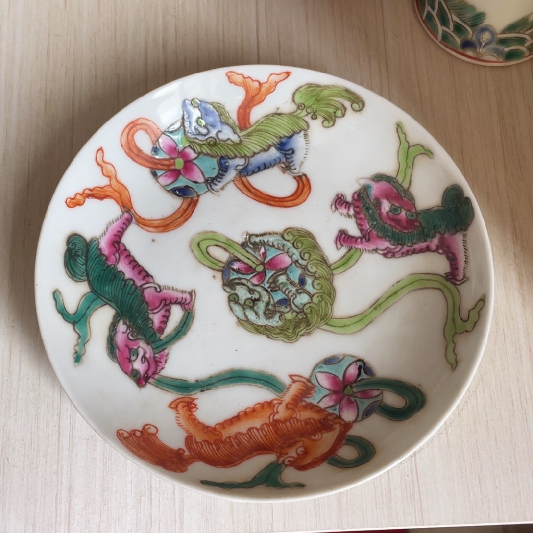 罐一个小盘子盘子