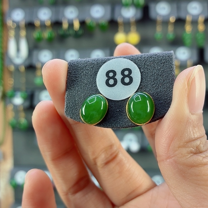 和田玉18K金镶嵌耳饰