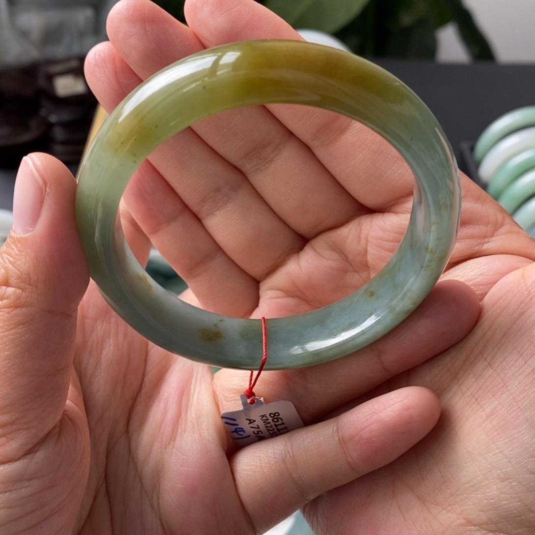 翡翠手镯未镶嵌天然