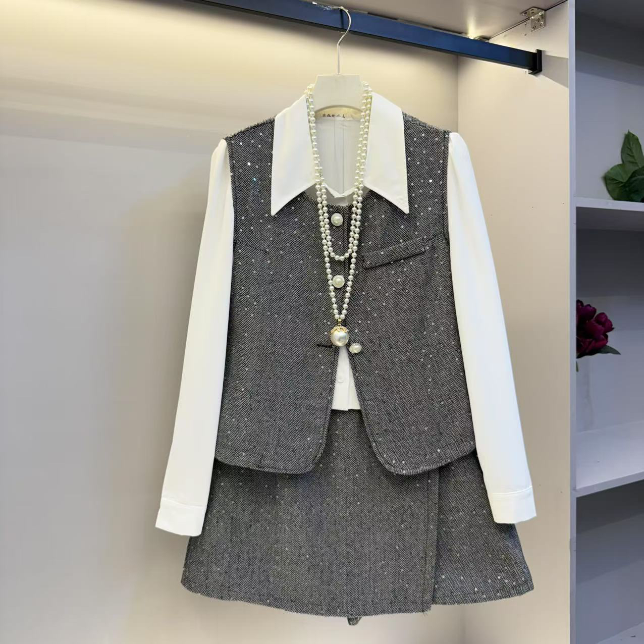 欧货新款大码女装设计感小香风马甲衬衫短裤裙三件套