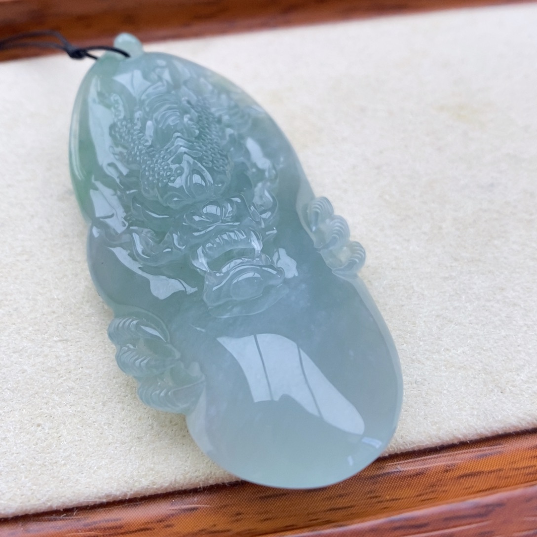 翡翠未镶嵌颈饰吊坠