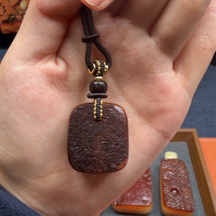 蜜蜡未镶嵌吊坠(赠链)