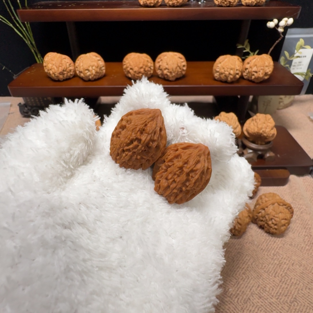 核桃把件野生鸡心小手捻