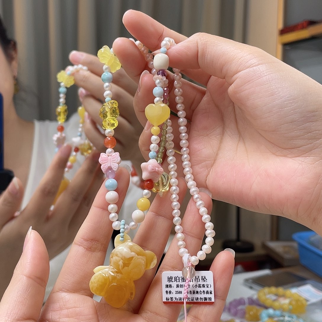 琥珀裸石未镶嵌蜜蜡吊坠