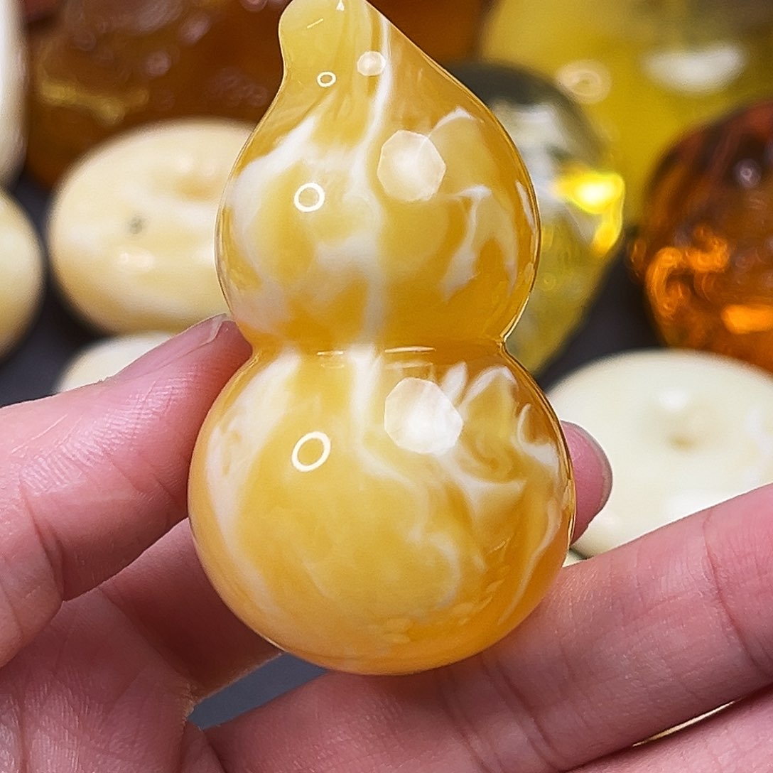琥珀裸石未镶嵌葫芦