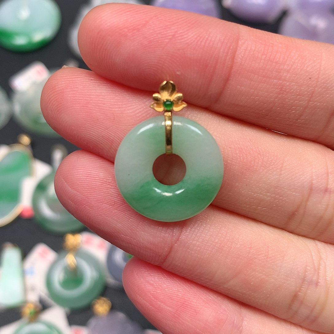 颈饰18K金镶嵌翡翠翡翠吊坠