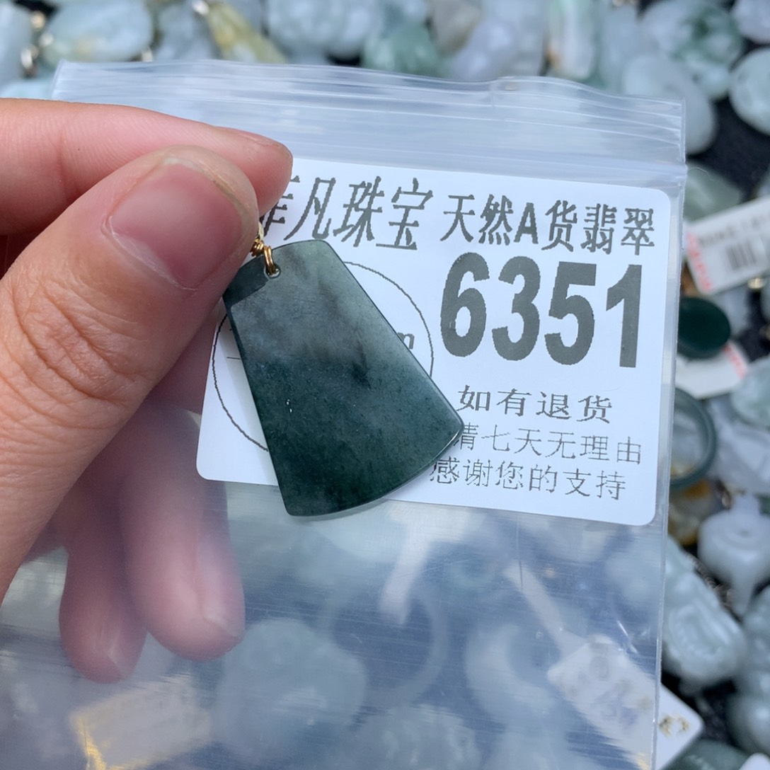 翡翠颈饰未镶嵌6351。