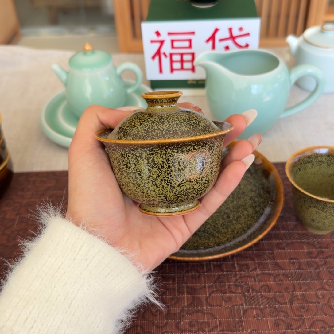 瓷片福利待遇也很不错的呀我