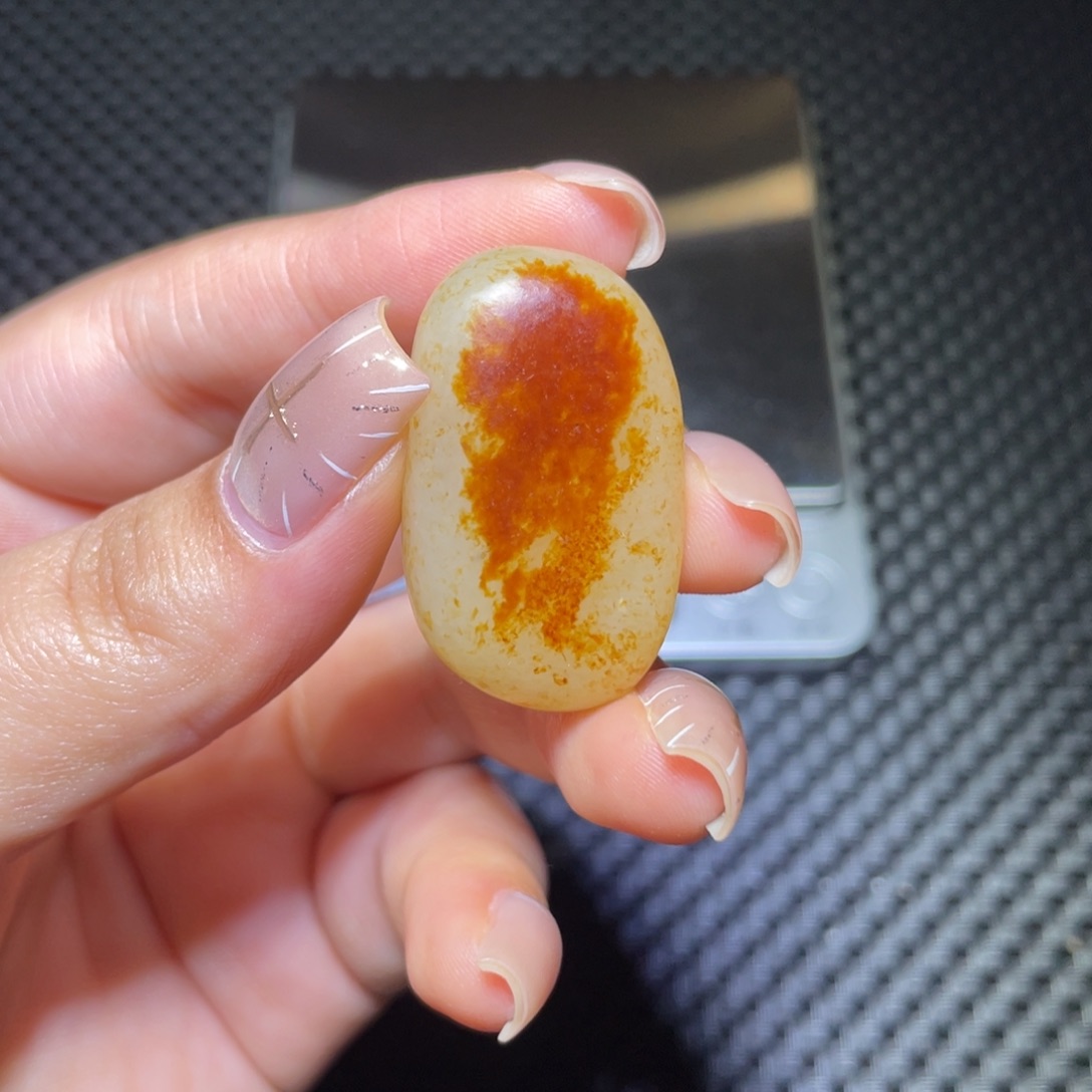 至***宝和田玉（糖玉）未镶嵌颈饰