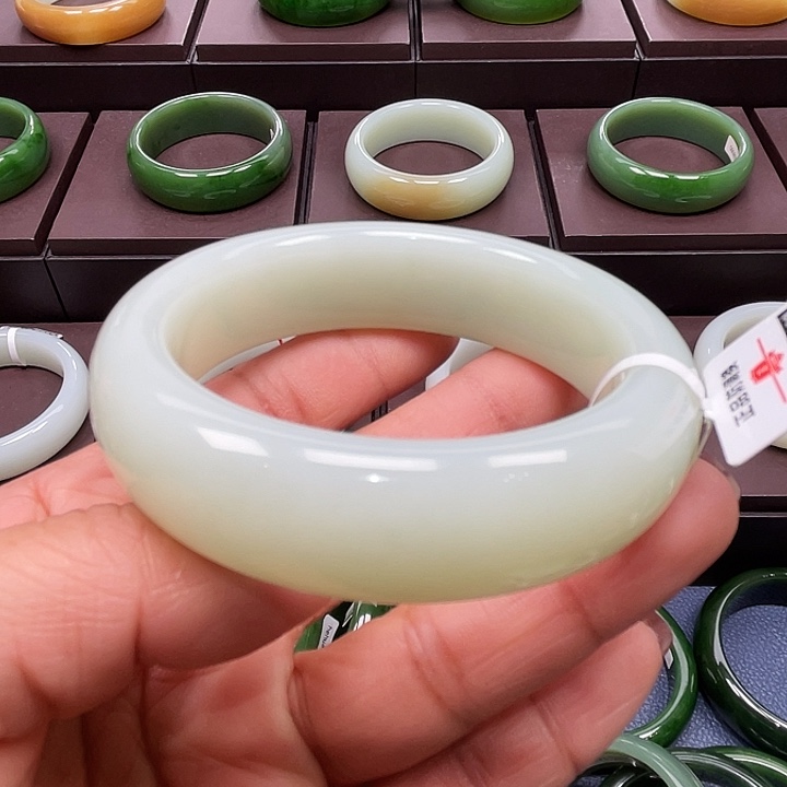 和田玉未镶嵌手镯5657