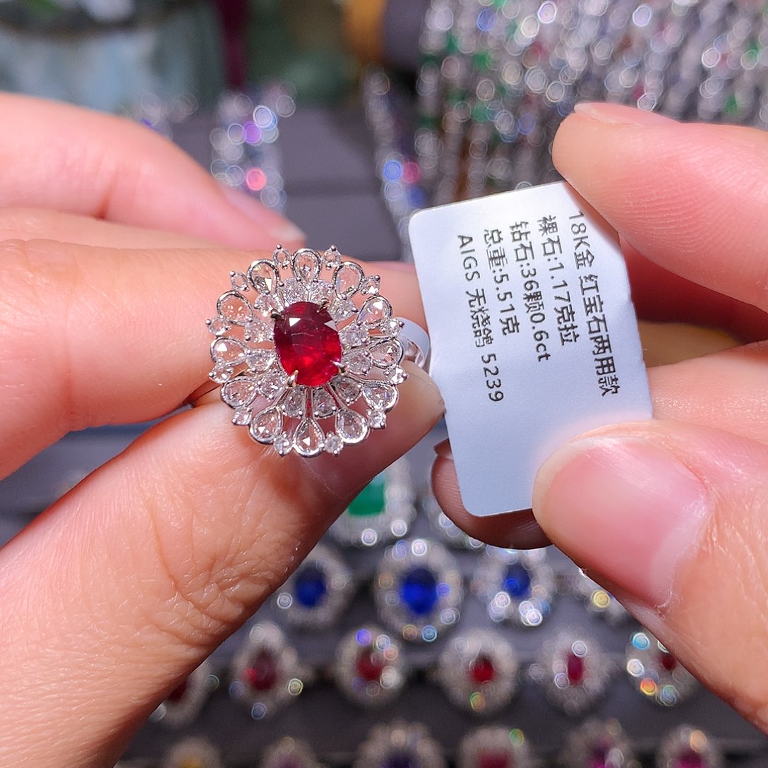 戒指18K金镶嵌红宝石