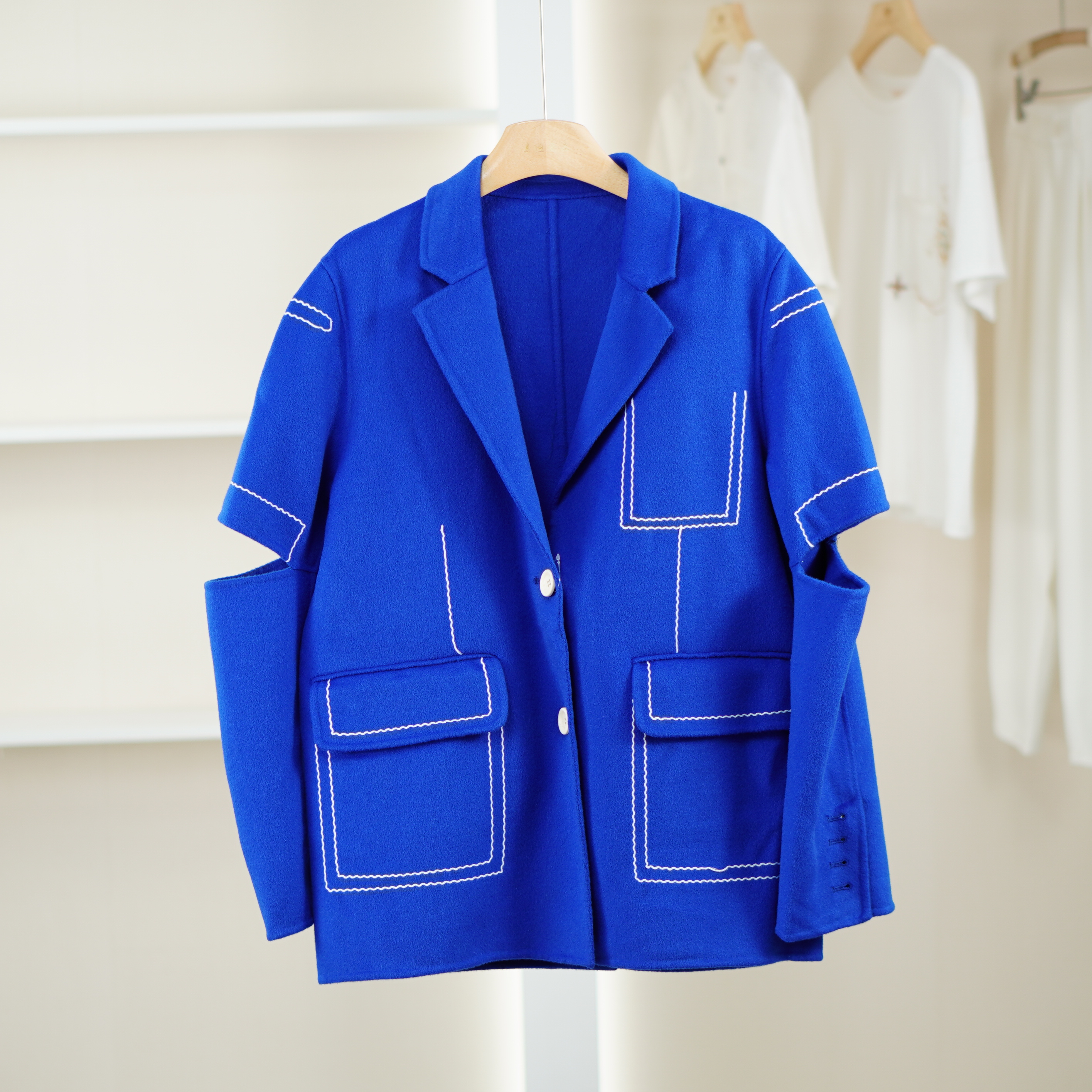 麦迪尚品 一路童行 3110909 秋冬时尚撞线时尚宽松呢大衣女装