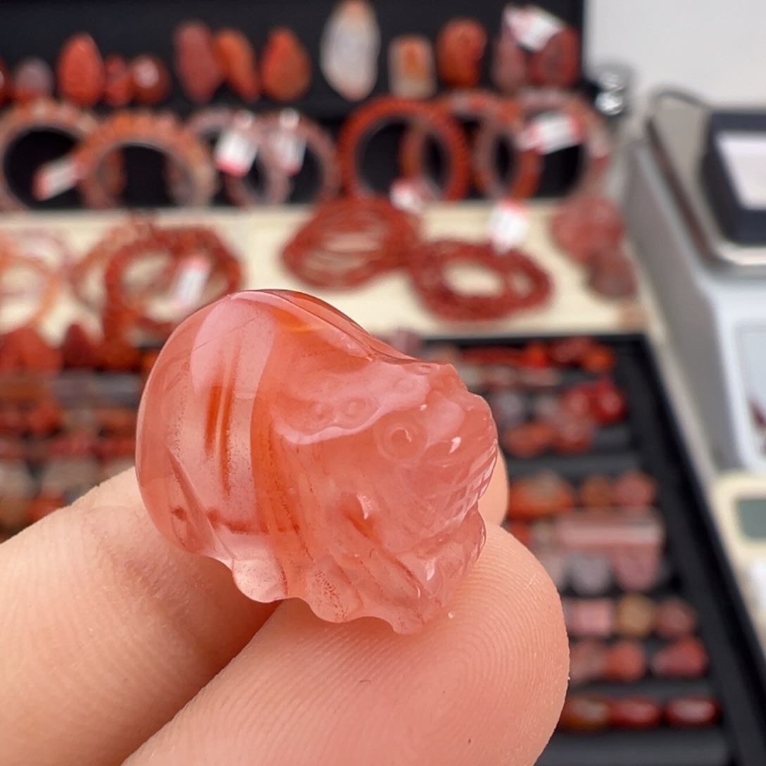 南红玛瑙未镶嵌颈饰貔貅