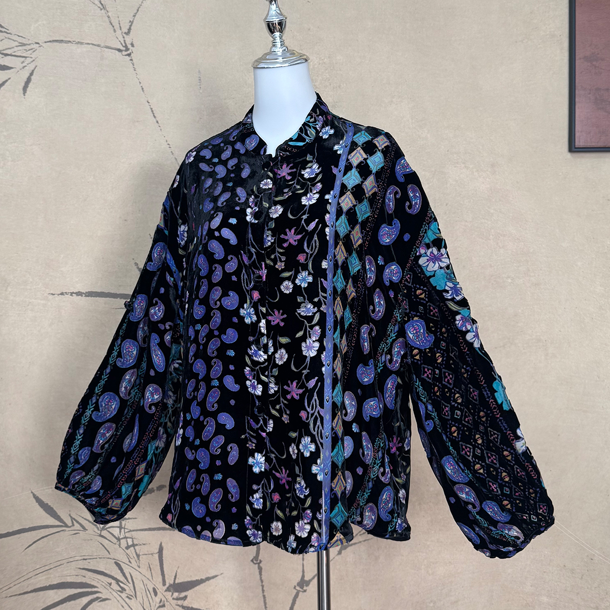 【卷卷新中式】杨幂同款”腰果花“黑色烧花桑蚕丝丝绒泡泡袖衬衫外套