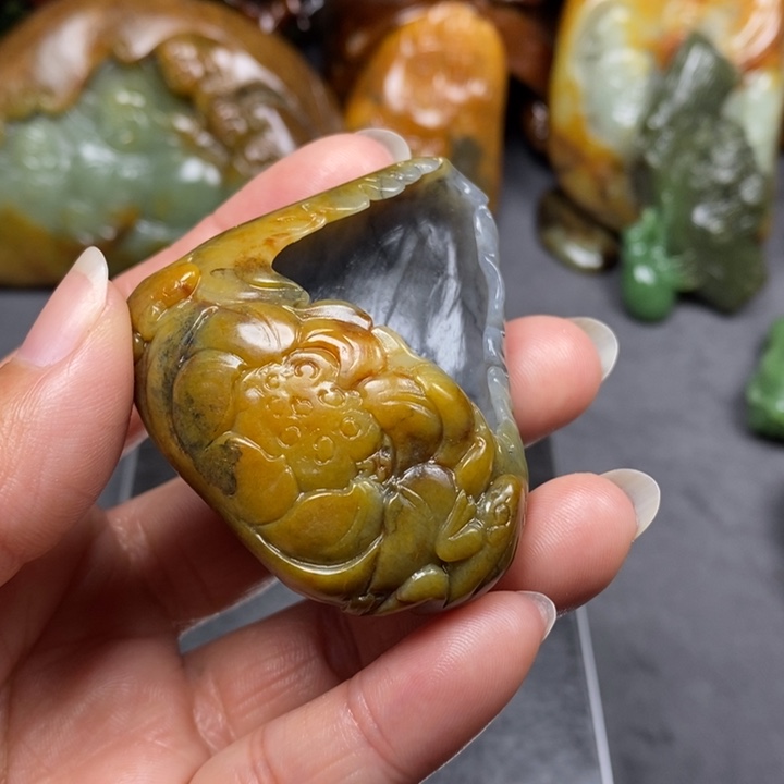 和田玉未镶嵌把件