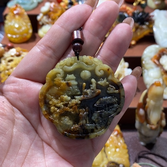 蛇纹石玉未镶嵌颈饰
