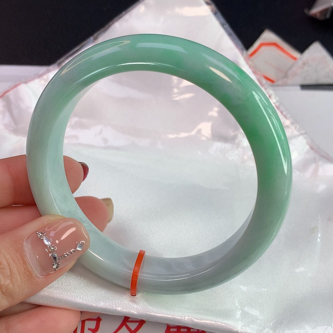 翡翠手镯未镶嵌天然A货翡翠135