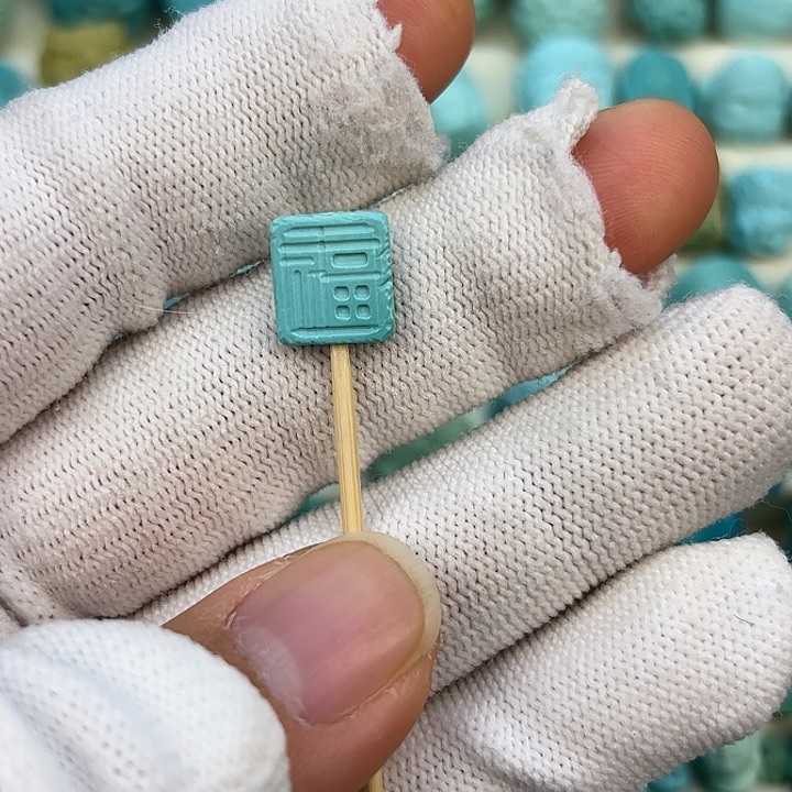 绿松石未镶嵌挂件