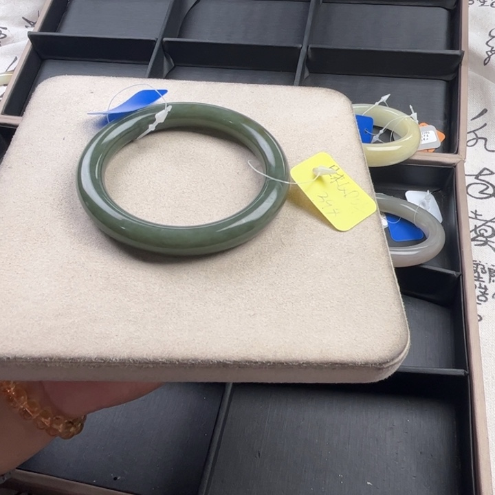 未镶嵌手镯和田玉玲珑美镯56.8