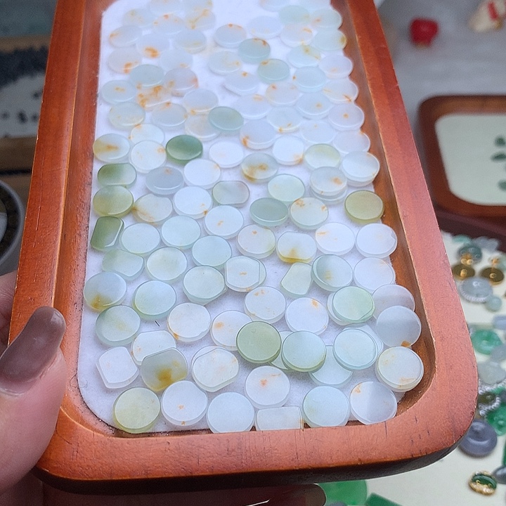 翡翠未镶嵌颈饰桂花圆牌1个