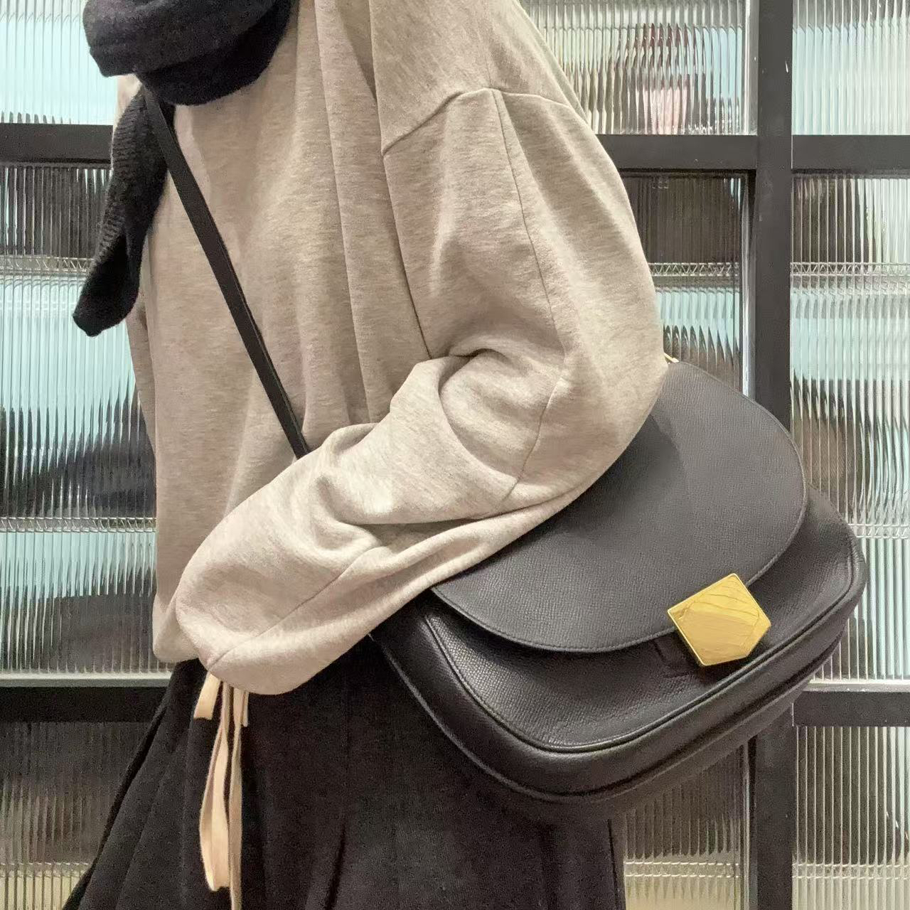 95新 Celine/思琳 【蕾】 60 0234 黑色马鞍包