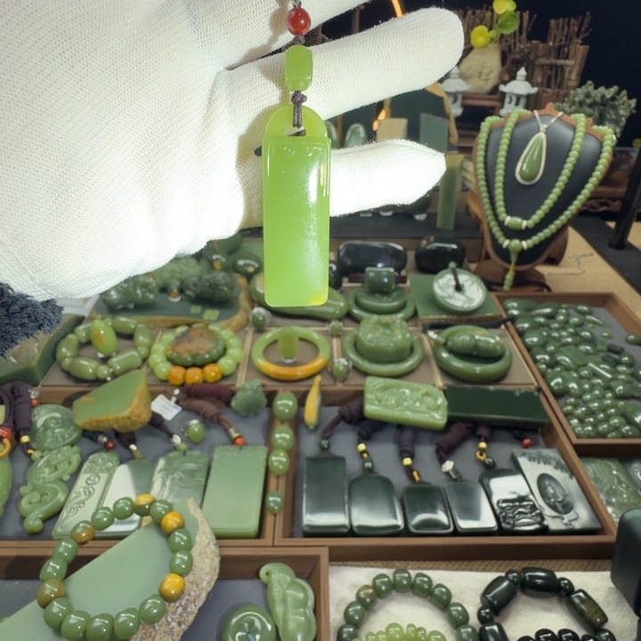 岫岩河磨玉（透闪石质玉）未镶嵌颈饰