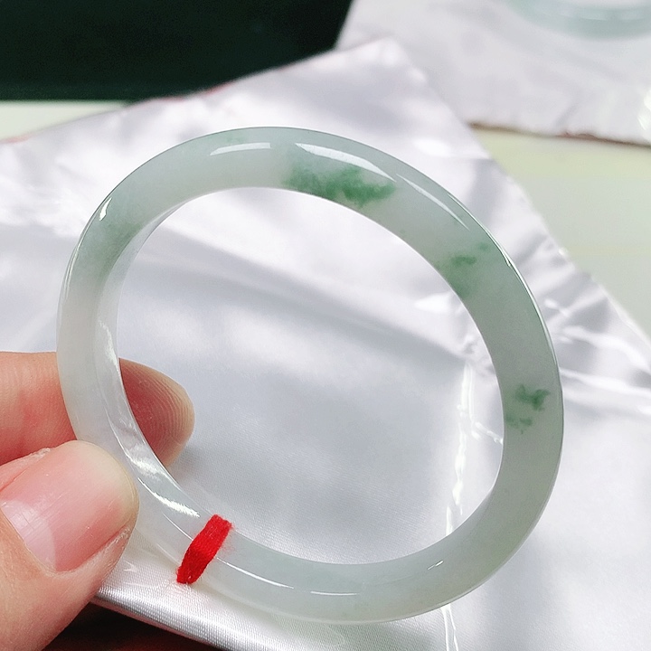 翡翠手镯未镶嵌翡翠手镯未镶嵌贵妃