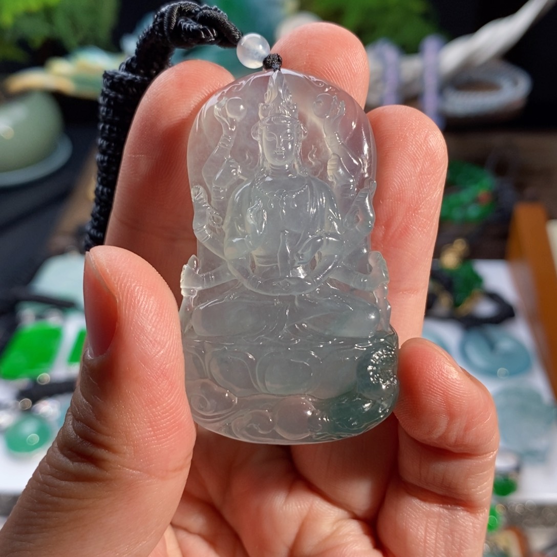 翡翠颈饰未镶嵌千手观音