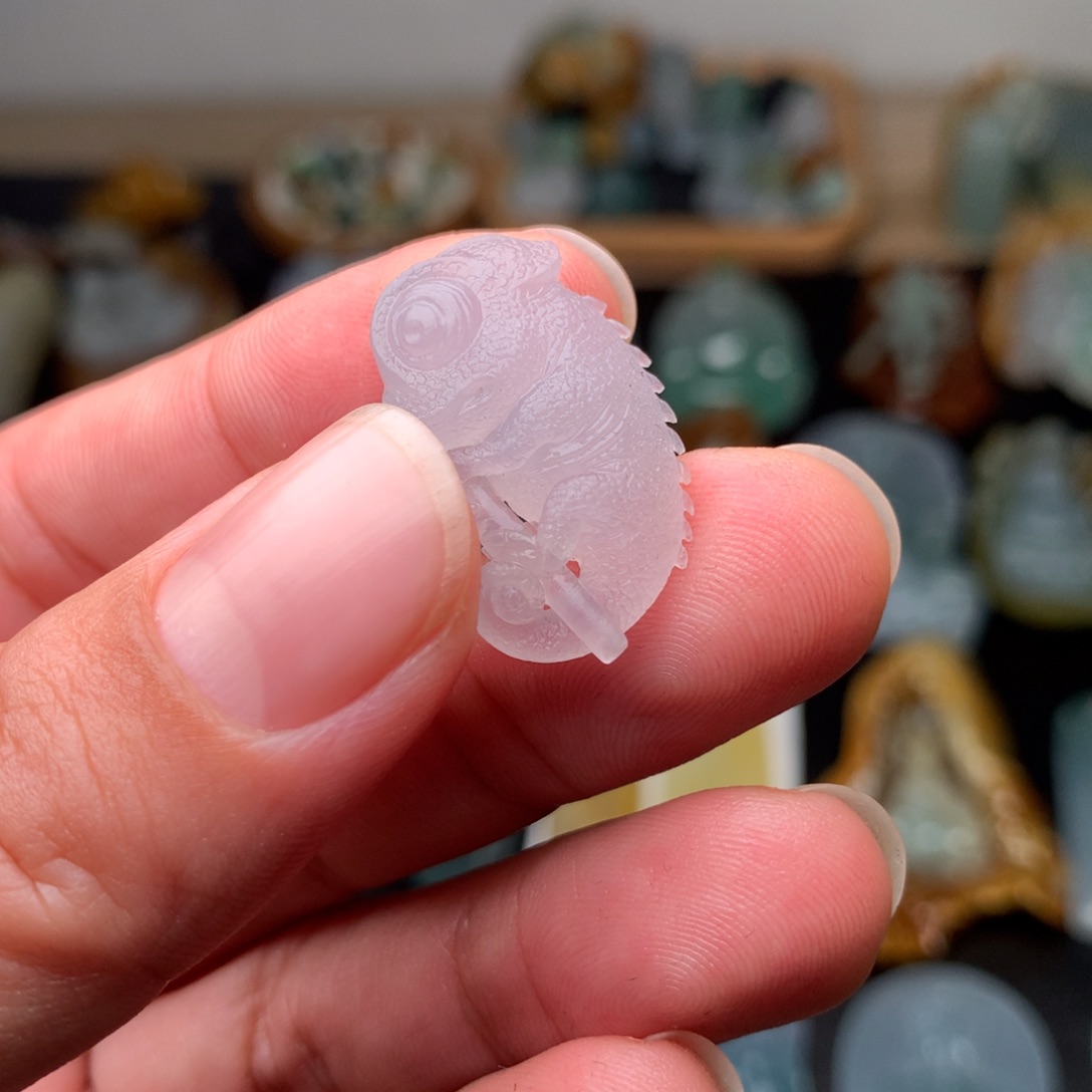 定制翡翠未镶嵌变色龙