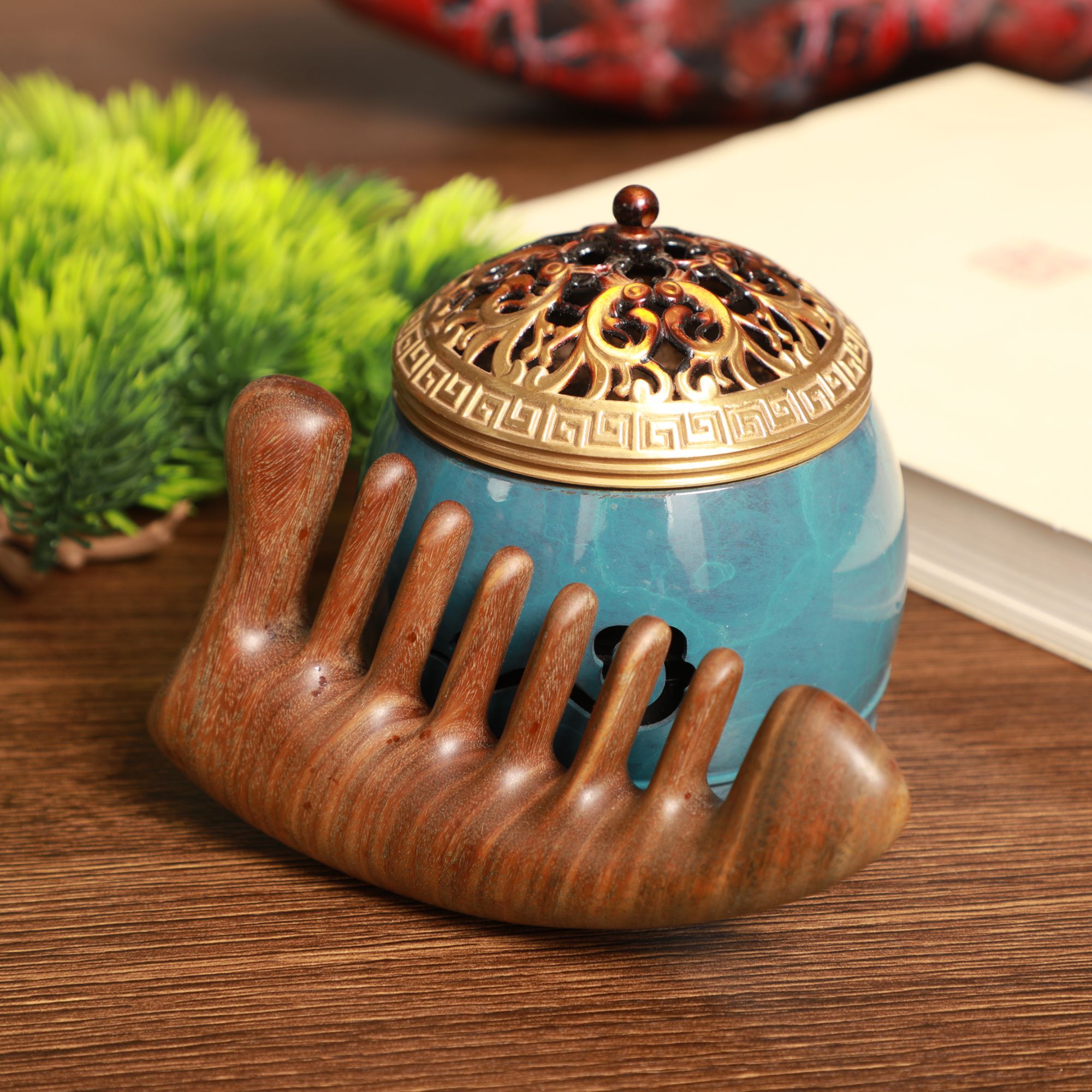 【红木甲9元店】绿檀三角按摩梳-B00502