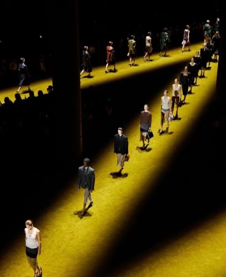 C 镂空短款背心204