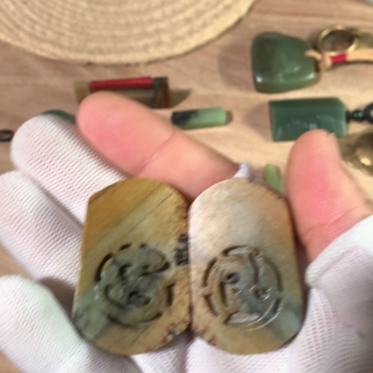 【闪购商品】颈饰未镶嵌岫岩河磨玉（透闪石质玉）