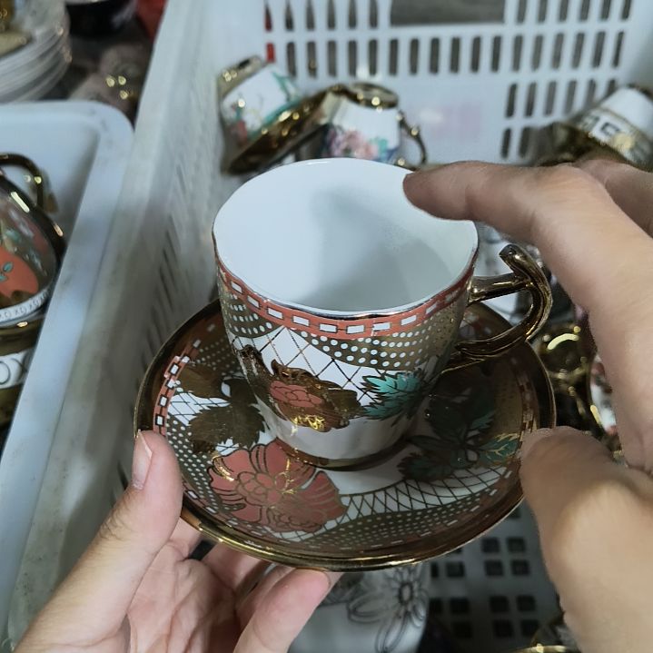 摆件陶瓷瑕疵明显介意勿拍。。。。。