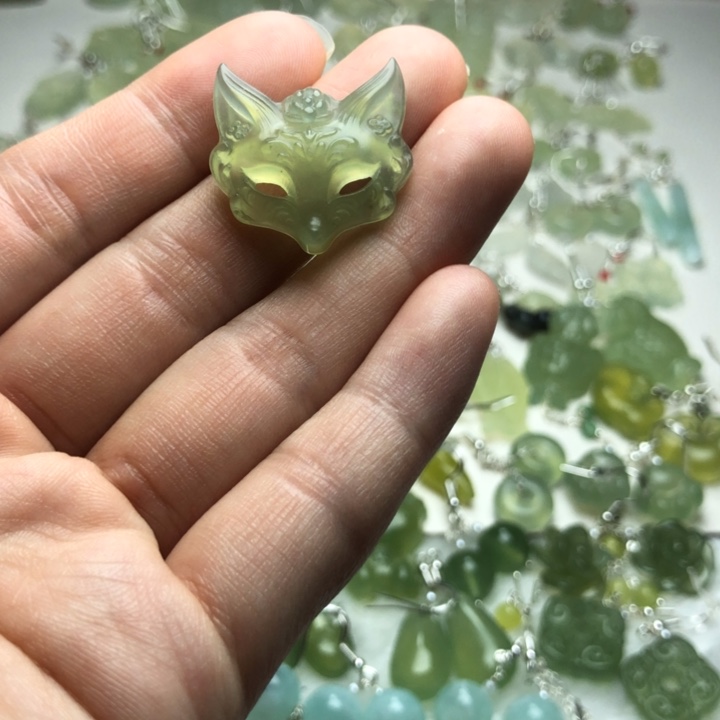 蛇纹石玉颈饰未镶嵌