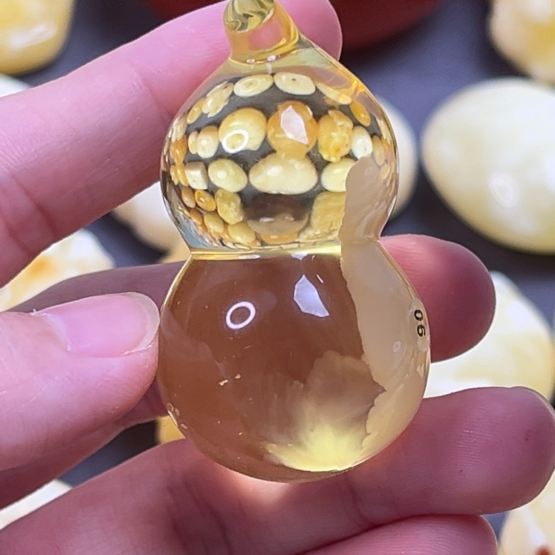 琥珀裸石未镶嵌葫芦