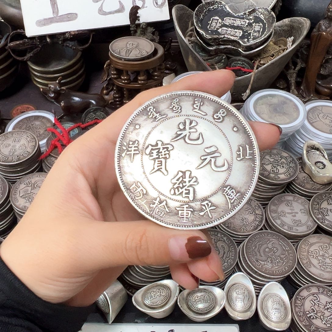 金属银元复古风格摆件