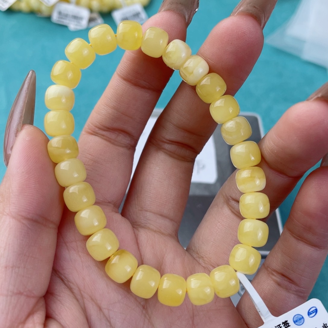 蜜蜡裸石未镶嵌蜜蜡