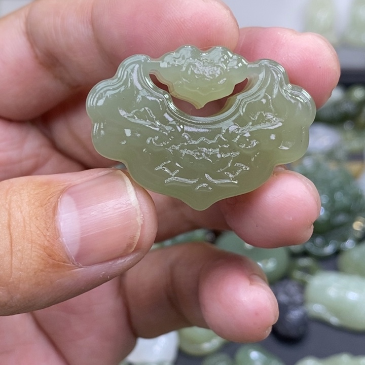 快***妈和田玉未镶嵌颈饰