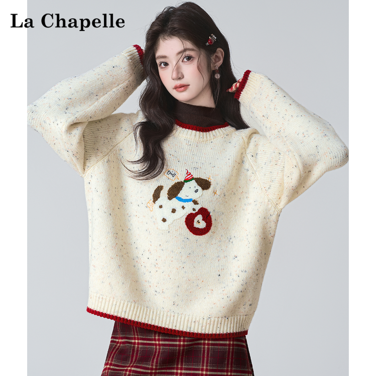 拉夏贝尔慵懒风米杏色小狗刺绣加厚毛衣冬季设计感软糯圆领针织衫