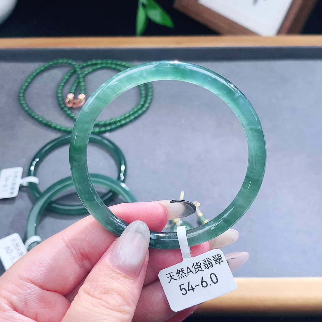 翡翠手镯（圆镯）未镶嵌