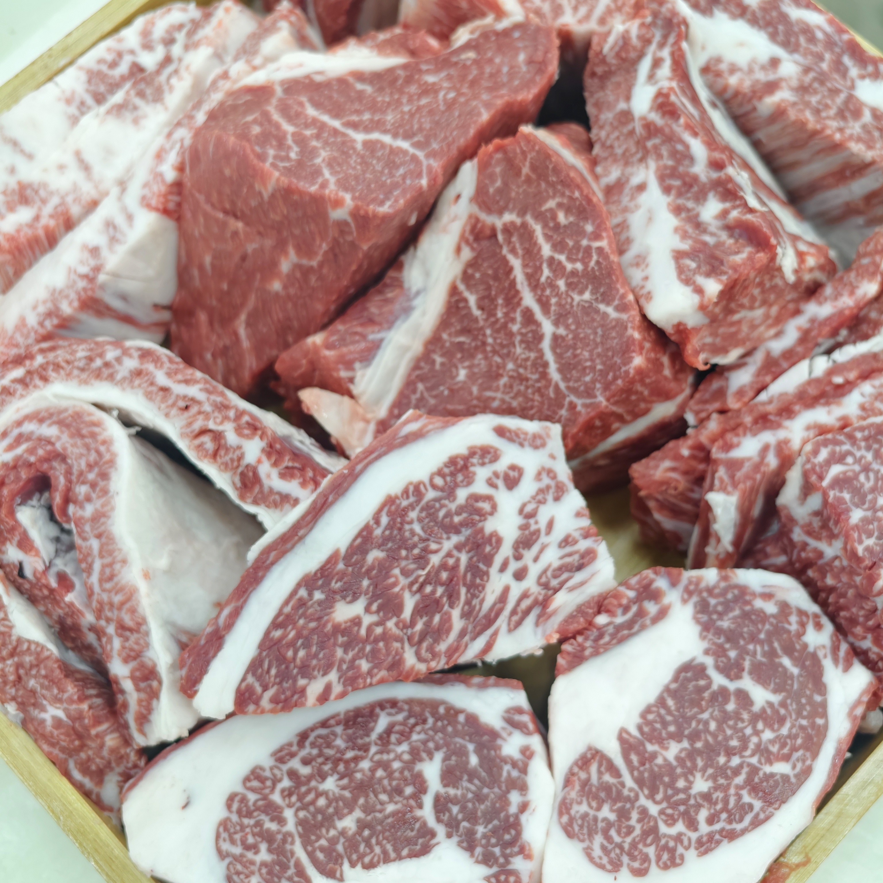 和牛雪花大块肉原切整发《火锅烤肉》