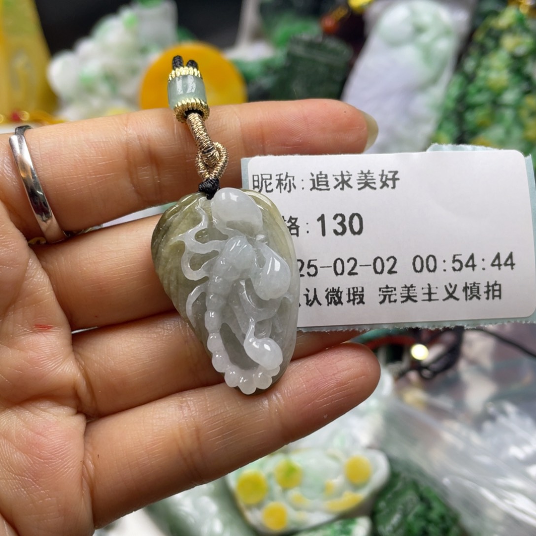 翡翠颈饰未镶嵌追**好牌子