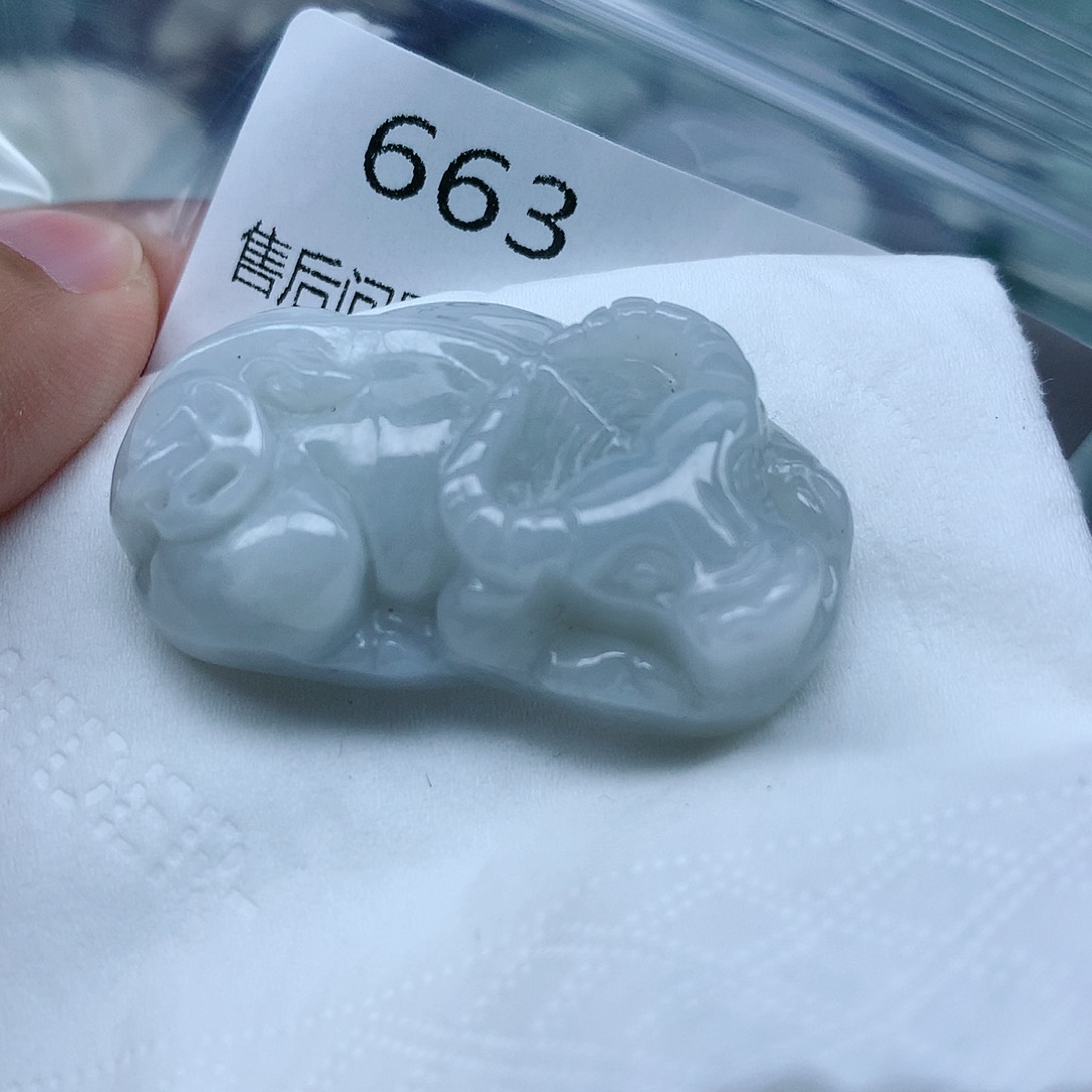 翡翠未镶嵌颈饰吊坠