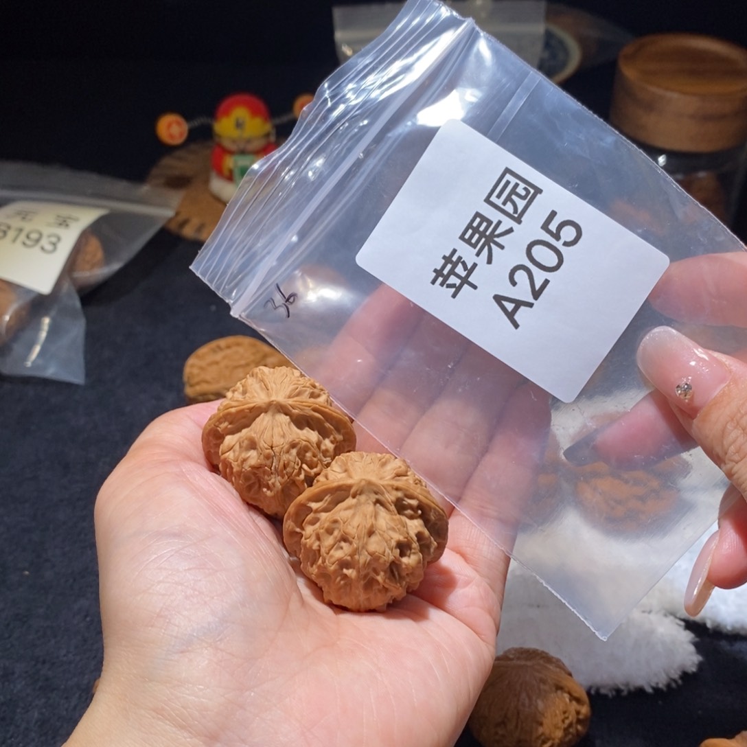 文玩核桃吊坠苹果36