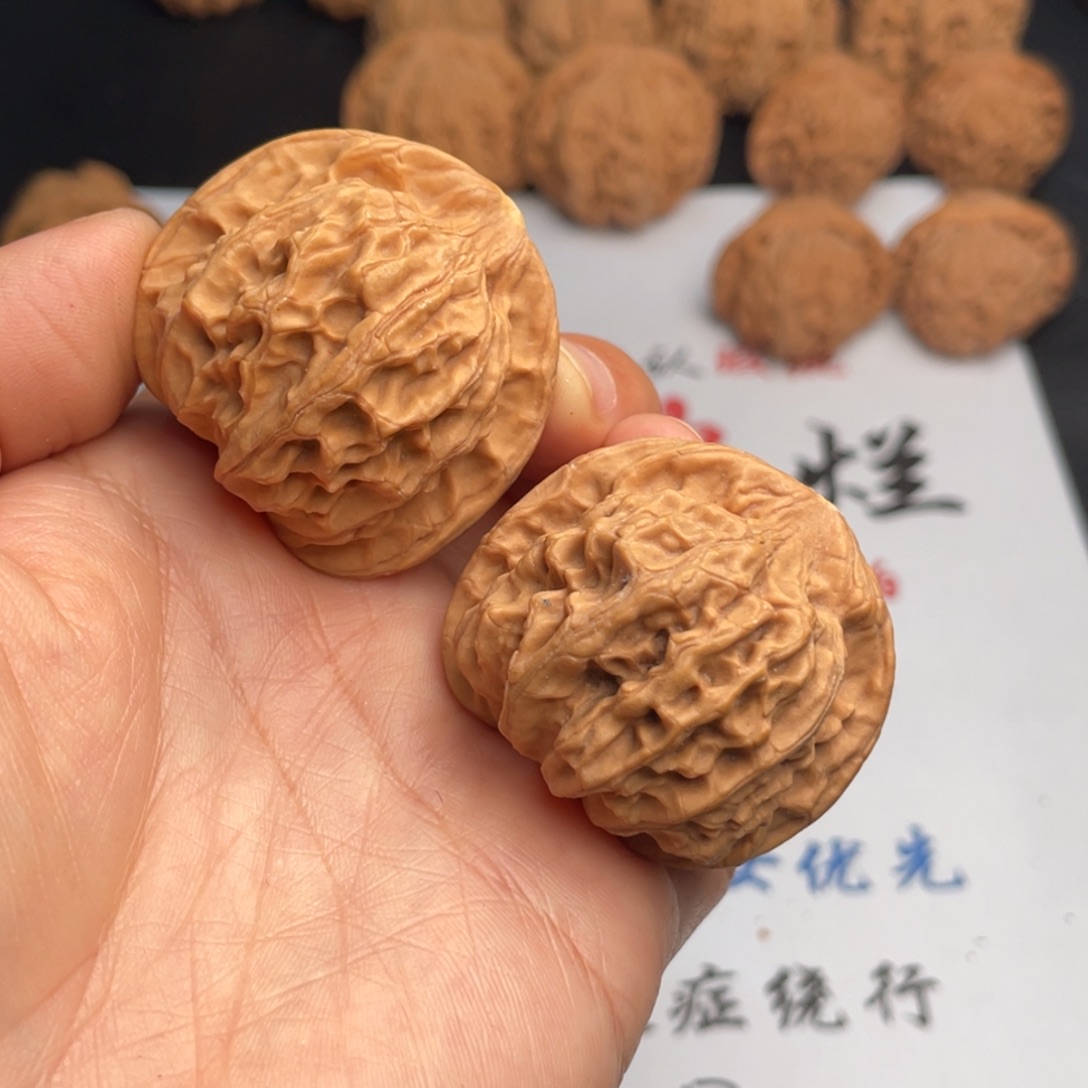 文玩核桃吊坠409。39天地有黄