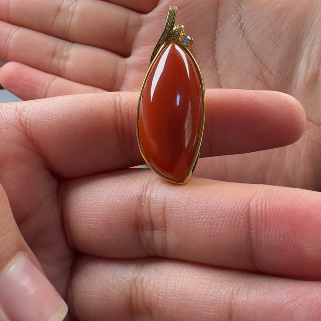 南红玛瑙18K金镶嵌马眼吊坠39.4*15